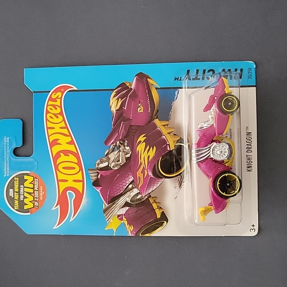 2015 Hot Wheels #35 HW City-Street Beasts KNIGHT DRAGGIN' Purple/Yellow